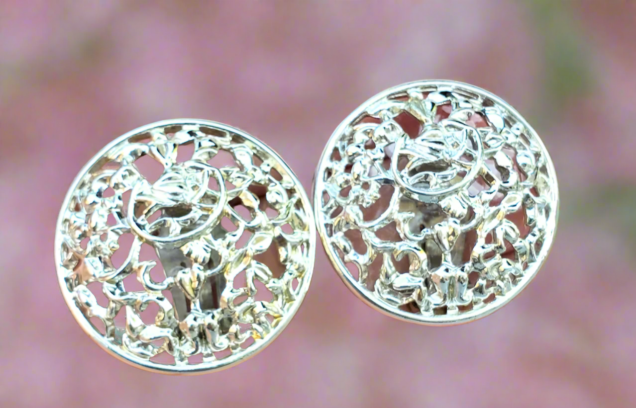 Vintage Sarah Coventry earrings Silver-tone big round clip on earrings