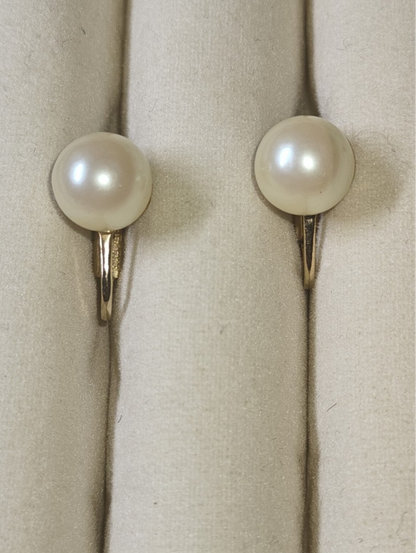 Excellent vintage 9 carat yellow gold imitation pearl screw back earring